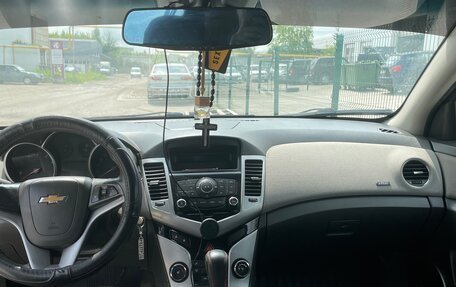 Chevrolet Cruze II, 2010 год, 639 000 рублей, 4 фотография