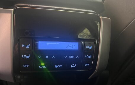 Toyota Land Cruiser Prado 150 рестайлинг 2, 2019 год, 5 990 000 рублей, 13 фотография
