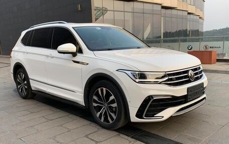 Volkswagen Tiguan II, 2021 год, 2 100 000 рублей, 3 фотография