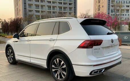 Volkswagen Tiguan II, 2021 год, 2 100 000 рублей, 4 фотография