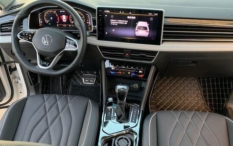 Volkswagen Tiguan II, 2021 год, 2 100 000 рублей, 8 фотография