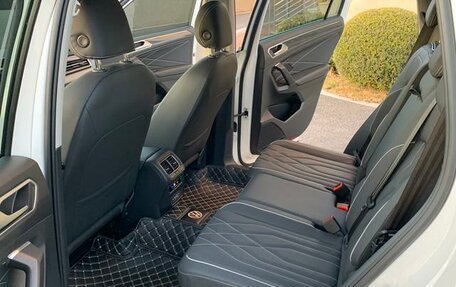 Volkswagen Tiguan II, 2021 год, 2 100 000 рублей, 13 фотография