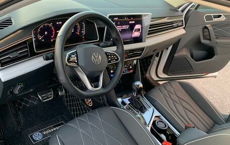 Volkswagen Tiguan II, 2021 год, 2 100 000 рублей, 10 фотография