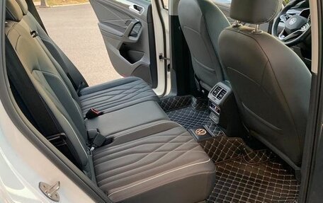 Volkswagen Tiguan II, 2021 год, 2 100 000 рублей, 14 фотография