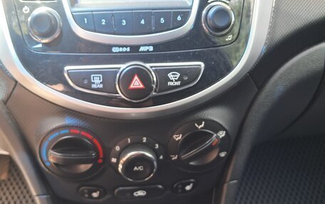 Hyundai Solaris II рестайлинг, 2013 год, 750 000 рублей, 9 фотография