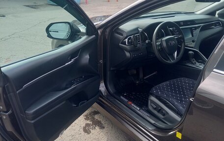 Toyota Camry, 2018 год, 2 250 000 рублей, 8 фотография