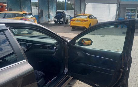 Toyota Camry, 2018 год, 2 250 000 рублей, 6 фотография