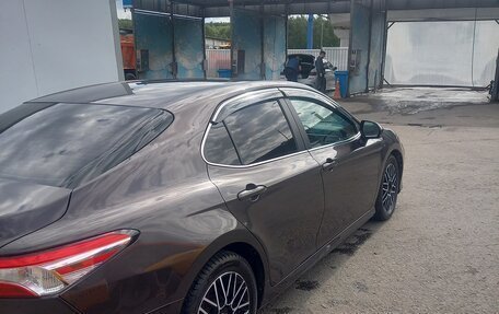 Toyota Camry, 2018 год, 2 250 000 рублей, 11 фотография