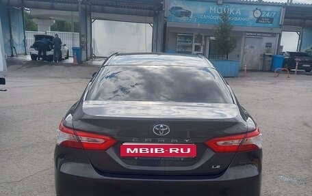 Toyota Camry, 2018 год, 2 250 000 рублей, 10 фотография