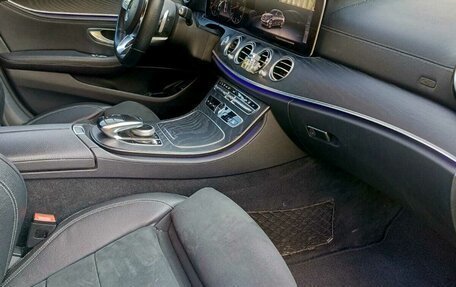 Mercedes-Benz E-Класс, 2018 год, 3 100 000 рублей, 9 фотография
