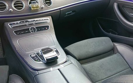 Mercedes-Benz E-Класс, 2018 год, 3 100 000 рублей, 8 фотография