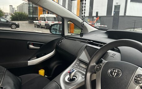 Toyota Prius, 2015 год, 1 195 000 рублей, 3 фотография