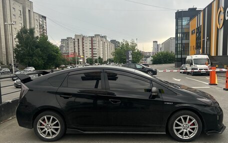 Toyota Prius, 2015 год, 1 195 000 рублей, 4 фотография