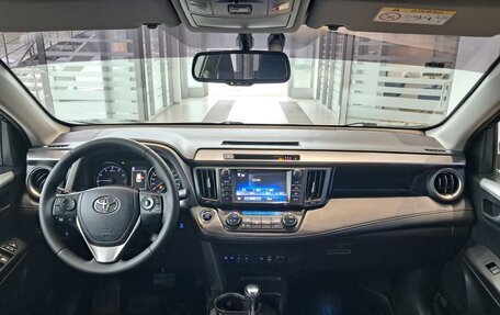 Toyota RAV4, 2018 год, 2 396 000 рублей, 18 фотография