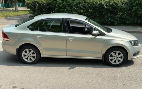 Volkswagen Polo VI (EU Market), 2011 год, 750 000 рублей, 2 фотография