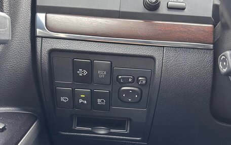 Toyota Land Cruiser 200, 2017 год, 8 000 000 рублей, 11 фотография