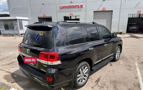 Toyota Land Cruiser 200, 2017 год, 8 000 000 рублей, 3 фотография