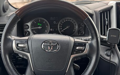 Toyota Land Cruiser 200, 2017 год, 8 000 000 рублей, 10 фотография