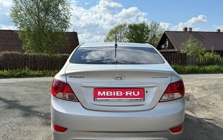 Hyundai Solaris II рестайлинг, 2011 год, 555 000 рублей, 3 фотография