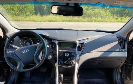 Hyundai Sonata VI, 2011 год, 1 000 000 рублей, 5 фотография