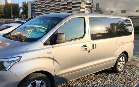 Hyundai Grand Starex Grand Starex I рестайлинг 2, 2018 год, 2 799 000 рублей, 3 фотография