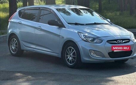 Hyundai Solaris II рестайлинг, 2011 год, 5 фотография