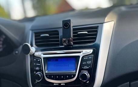 Hyundai Solaris II рестайлинг, 2011 год, 15 фотография