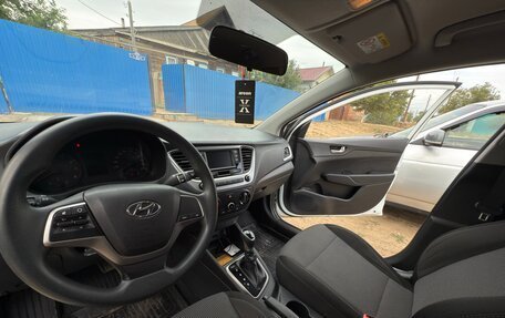 Hyundai Solaris II рестайлинг, 2018 год, 1 300 000 рублей, 10 фотография