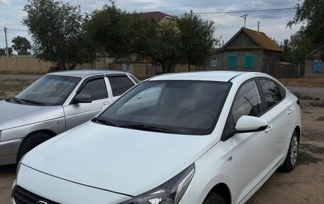 Hyundai Solaris II рестайлинг, 2018 год, 1 300 000 рублей, 17 фотография