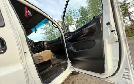 Hyundai H-1 II рестайлинг, 2001 год, 290 000 рублей, 2 фотография