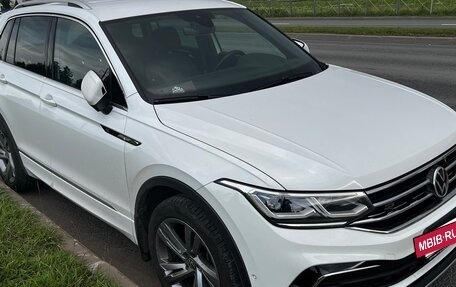 Volkswagen Tiguan II, 2021 год, 3 698 500 рублей, 2 фотография