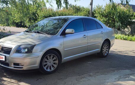 Toyota Avensis III рестайлинг, 2004 год, 1 000 000 рублей, 2 фотография