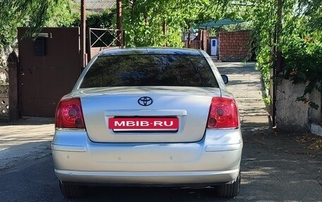 Toyota Avensis III рестайлинг, 2004 год, 1 000 000 рублей, 3 фотография