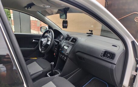 Volkswagen Polo VI (EU Market), 2013 год, 740 000 рублей, 18 фотография