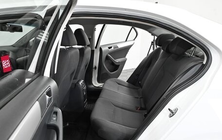 Volkswagen Jetta VI, 2011 год, 949 000 рублей, 13 фотография