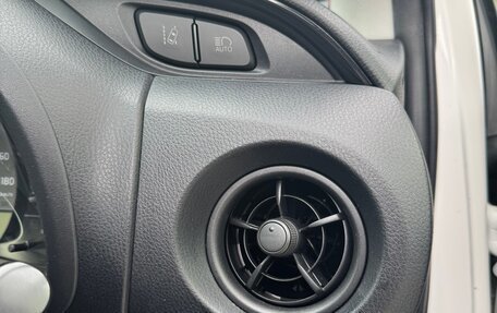 Toyota Vitz, 2019 год, 900 000 рублей, 8 фотография