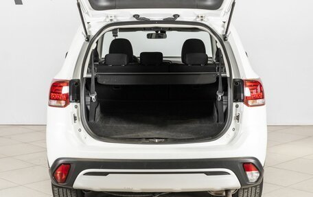 Mitsubishi Outlander III рестайлинг 3, 2019 год, 2 490 700 рублей, 10 фотография