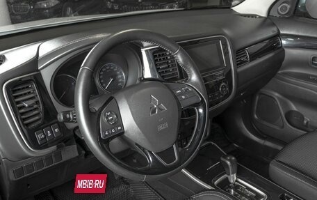 Mitsubishi Outlander III рестайлинг 3, 2019 год, 2 490 700 рублей, 3 фотография