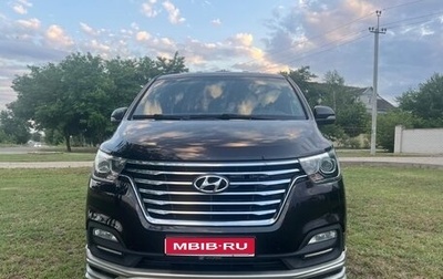 Hyundai Grand Starex Grand Starex I рестайлинг 2, 2018 год, 4 200 000 рублей, 1 фотография