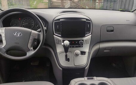 Hyundai Grand Starex Grand Starex I рестайлинг 2, 2017 год, 2 600 000 рублей, 5 фотография