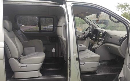 Hyundai Grand Starex Grand Starex I рестайлинг 2, 2017 год, 2 600 000 рублей, 7 фотография