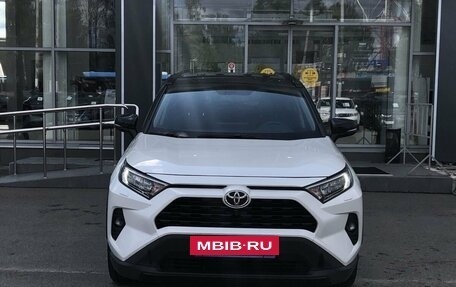 Toyota RAV4, 2020 год, 3 309 000 рублей, 2 фотография