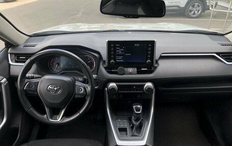 Toyota RAV4, 2020 год, 3 309 000 рублей, 10 фотография