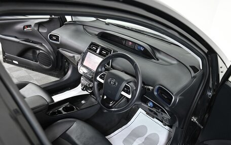 Toyota Prius IV XW50, 2016 год, 1 499 000 рублей, 8 фотография