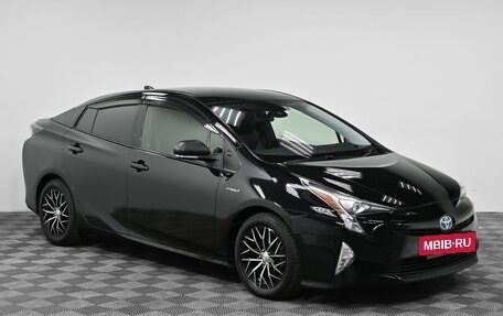 Toyota Prius IV XW50, 2016 год, 1 499 000 рублей, 2 фотография