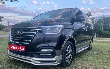 Hyundai Grand Starex Grand Starex I рестайлинг 2, 2018 год, 4 200 000 рублей, 4 фотография