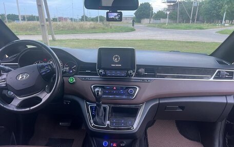 Hyundai Grand Starex Grand Starex I рестайлинг 2, 2018 год, 4 200 000 рублей, 13 фотография