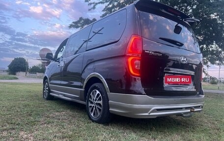 Hyundai Grand Starex Grand Starex I рестайлинг 2, 2018 год, 4 200 000 рублей, 7 фотография