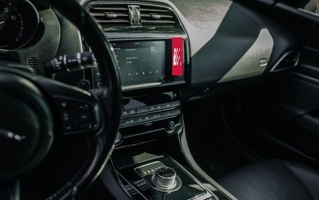 Jaguar XE I рестайлинг, 2016 год, 1 750 000 рублей, 13 фотография