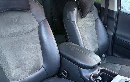 Toyota RAV4, 2022 год, 2 100 000 рублей, 4 фотография